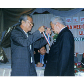 ̩����������ԱΪԺ��������佱